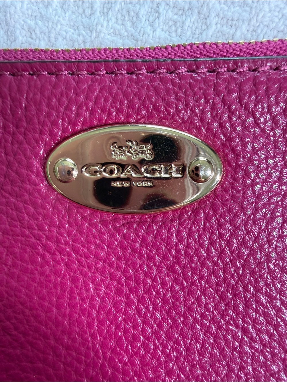 Coach Quinn crossbody in raspberry pink with gold hardware pebbled leather small - Picture 2 of 11